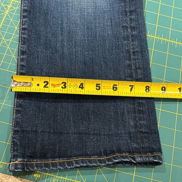 The Tomboy Crop - relaxed straight crop - by AG - Picture 11 of 14